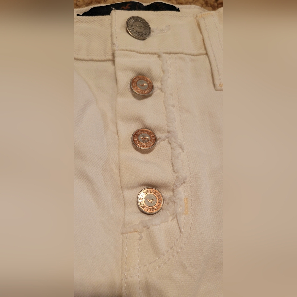 Hollister White Denim Shorts O/24 NWOT - Picture 5 of 8